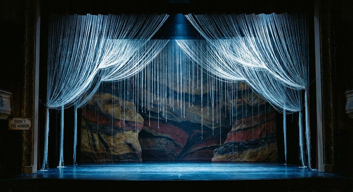 Door 7 lighting state: bioluminescent blue